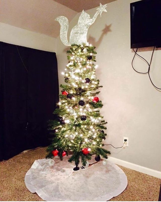 10 Unusual Christmas Tree Decorating Ideas 