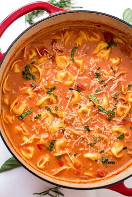 one-pot-creamy-tomato-tortellini-soup-7-7