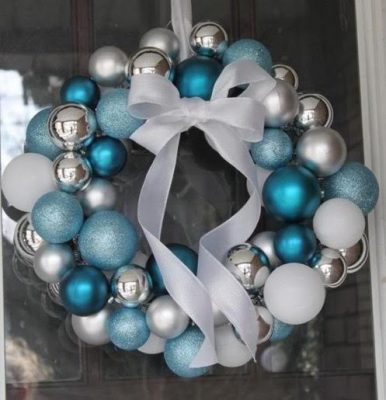 Christmas wreaths are such beautiful decor, but the prices can be outrageous! These 6 easy and amazing DIY wreaths will save you big bucks.