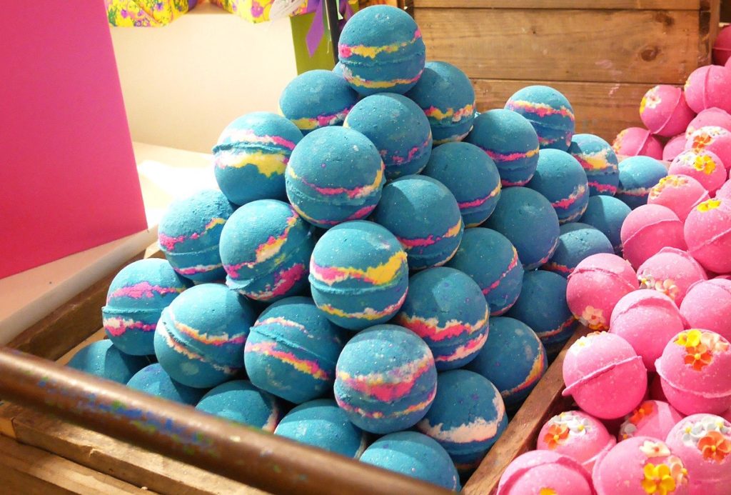 DIY LUSH Inspired Bath Bombs Are The Bomb 