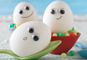 Quick and easy googley eye eggs. Via 