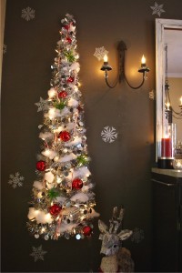 Wall-mounted Christmas tree decoration