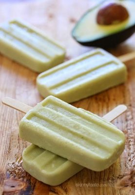 Temperatures are rising and what better way to cool down than a homemade popsicle? We've got 6 easy popsicle recipes to beat the heat!