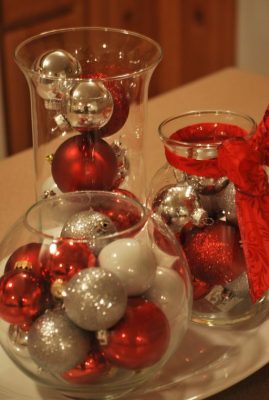 Bring in the holiday spirit with these cheap and easy (and pretty!) Dollar Tree decor ideas! No one will ever guess how little you spent!